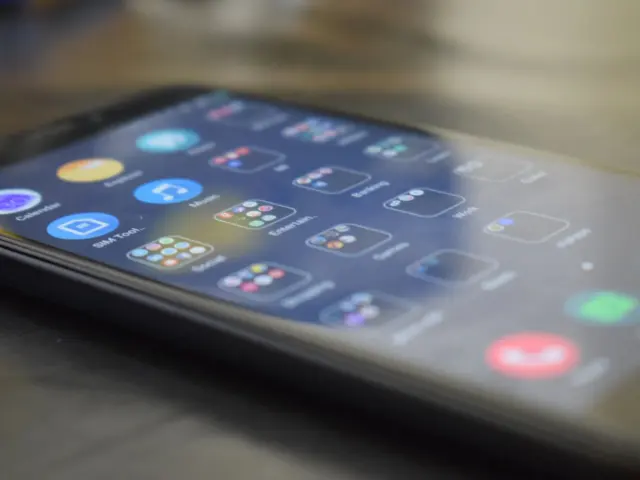 App and socials aliensync